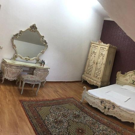 Rodem House Hostel Bisjkek Buitenkant foto