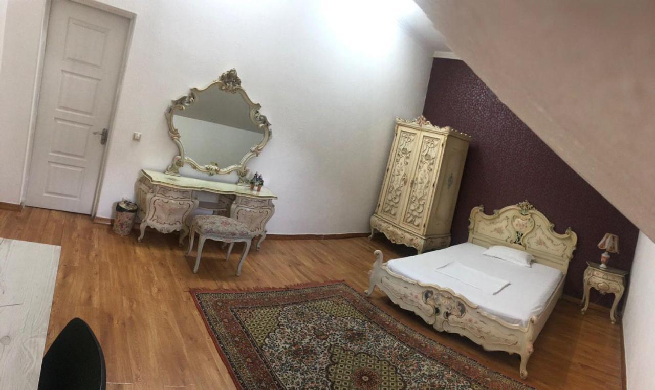 Rodem House Hostel Bisjkek Buitenkant foto